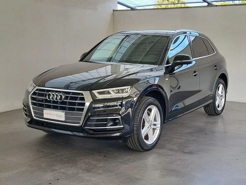 AUDI Q5 40 TDI quattro S line Plus Image 1